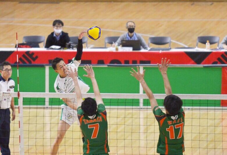 つくばユナイテッドでプレーをする上場雄也